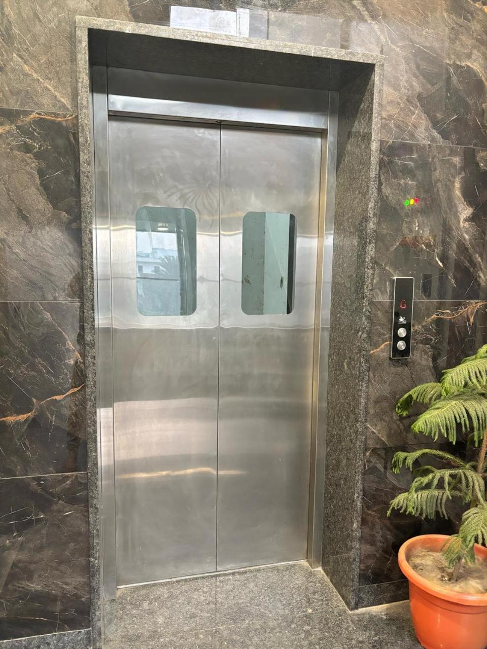 Hotel Sky Way Inn Hisār Exterior foto